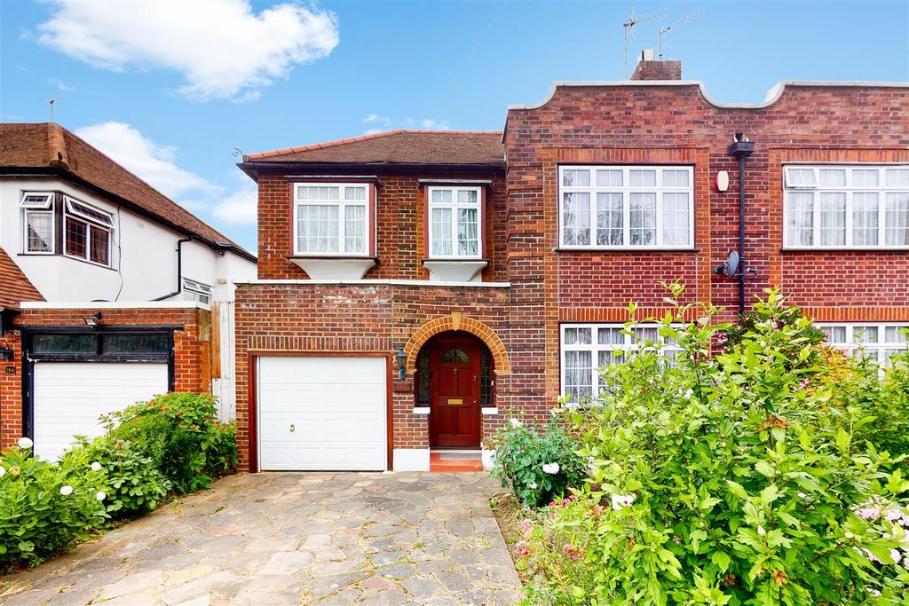 Carlton Avenue West, Wembley 4 bed semidetached house £825,000