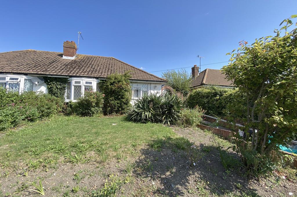 Gorringe Valley Road, Eastbourne, East Sussex, BN20 2 bed bungalow £
