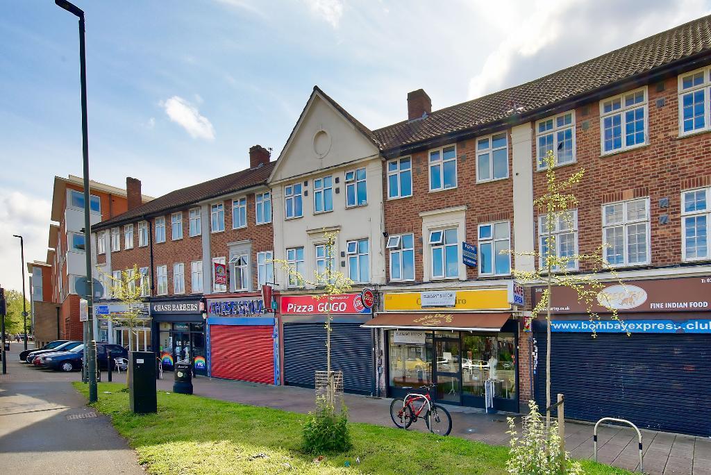 Kingston Road, Wimbledon Chase, SW20 8LR 2 bed flat £325,000