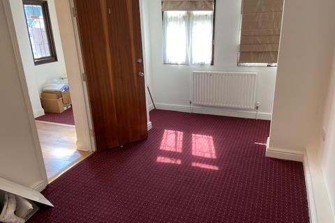Guest house to rent - Church Road, Northolt UB5