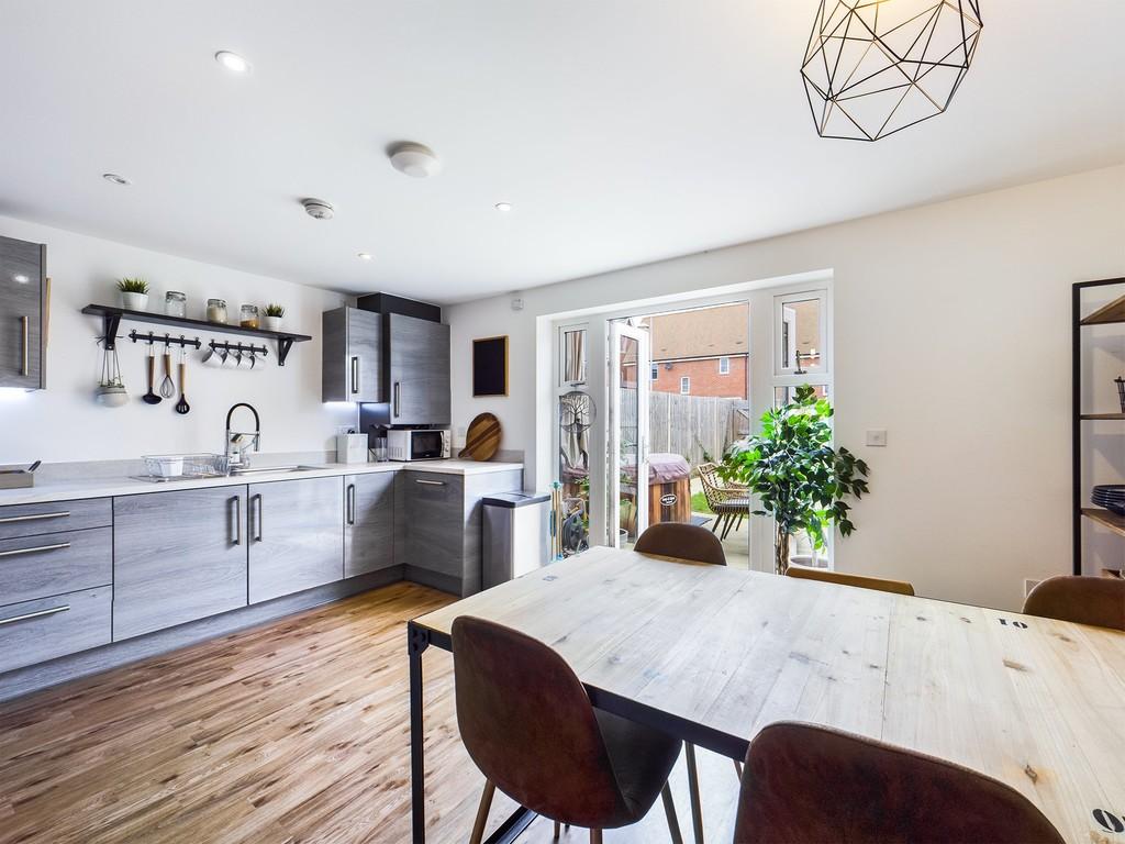 Kitchen breakfast room 2