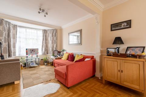 27 The Vale, Woodford Green, IG8 9BX