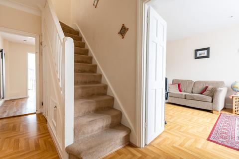 27 The Vale, Woodford Green, IG8 9BX
