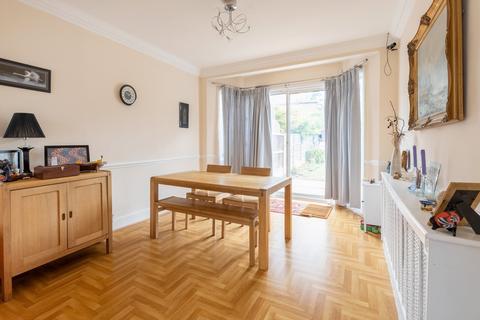 27 The Vale, Woodford Green, IG8 9BX