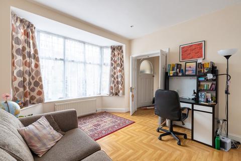 27 The Vale, Woodford Green, IG8 9BX