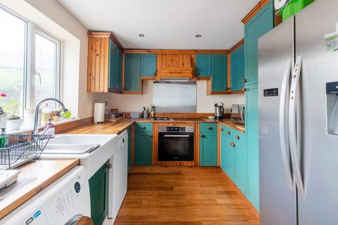 27 The Vale, Woodford Green, IG8 9BX