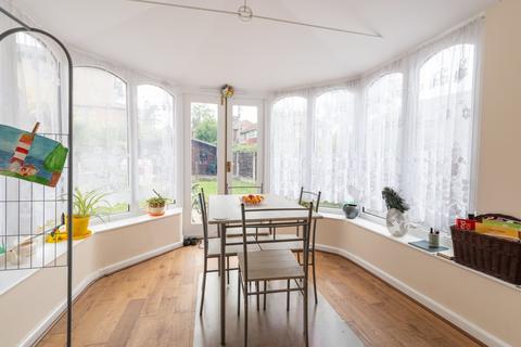 27 The Vale, Woodford Green, IG8 9BX