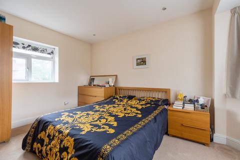 27 The Vale, Woodford Green, IG8 9BX