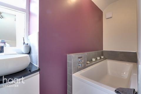 35 Barton Road, Leicester, LE3 9BD