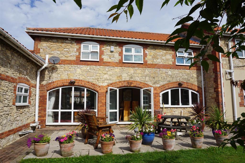 The Paddock, AdwickLeStreet, Doncaster 3 bed terraced house £210,000