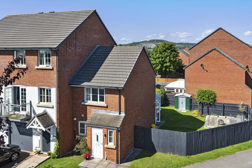 67 Redruth Drive, Carnforth, Lancashire LA5 9TT 2 bed end of terrace