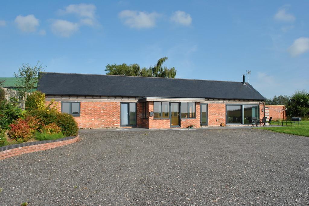 Ash Parva, Whitchurch, Shropshire 3 bed barn conversion £995 pcm (£230 pw)