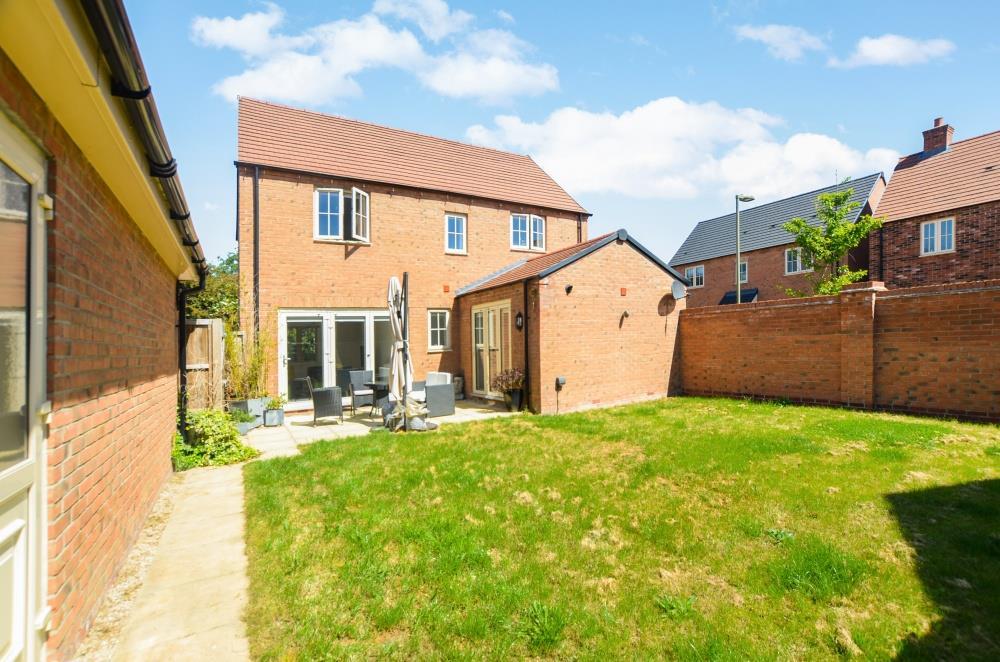 Flanders Close, Bicester 3 bed detached house £460,000