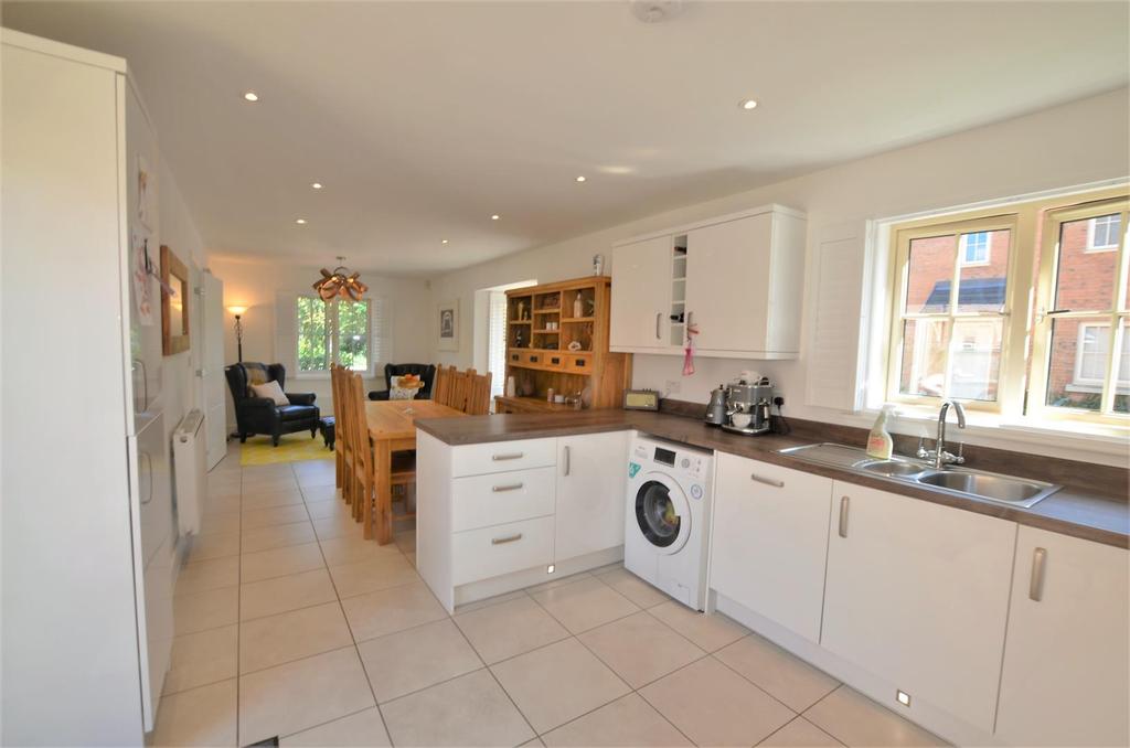 Flanders Close, Bicester 3 bed detached house £460,000