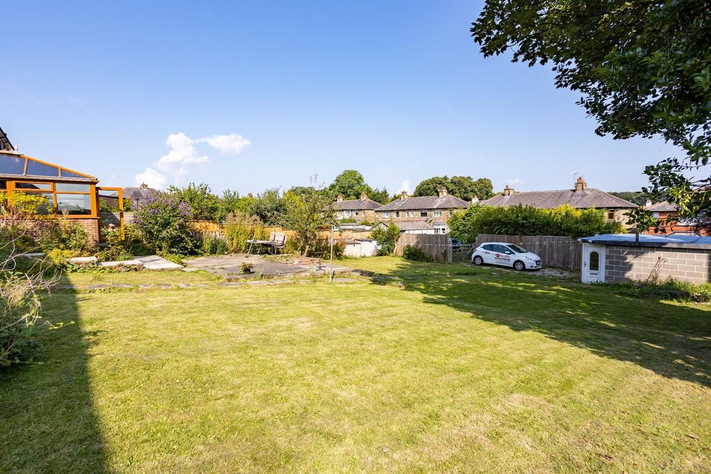 Well Green Lane, Hove Edge, HD6 2NS 4 bed semidetached house £250,000