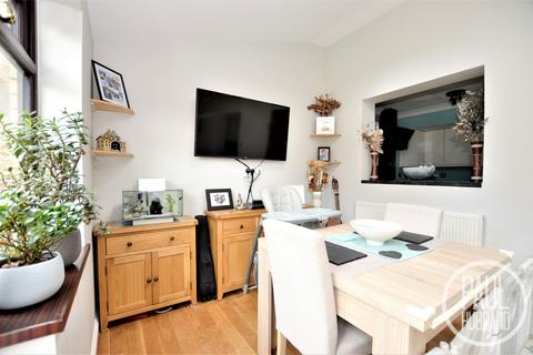 7 Charter Way, Lowestoft, NR33 8UT