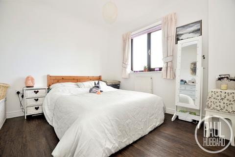 7 Charter Way, Lowestoft, NR33 8UT