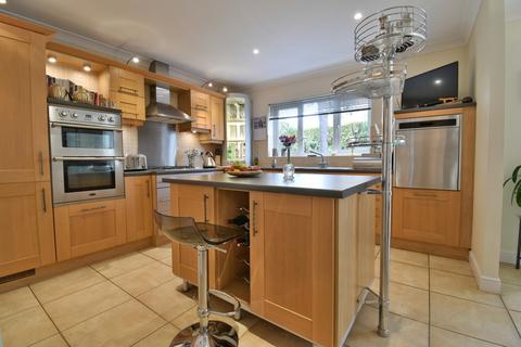 4 bedroom detached house for sale, Fenton Green, Stretton