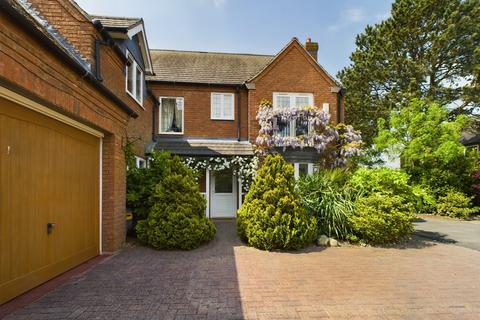 4 bedroom detached house for sale, Fenton Green, Stretton