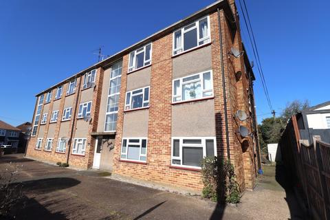 2 bedroom flat to rent, Marina Avenue, Rayleigh, SS6