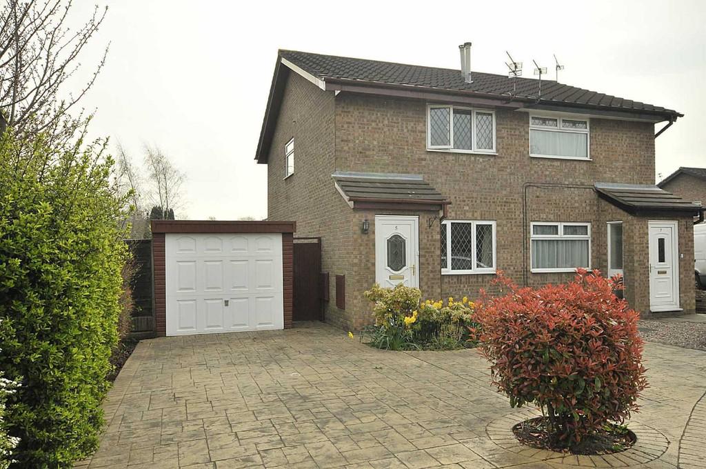 Threshfield Drive, Timperley 2 bed semidetached house £895 pcm (£207 pw)