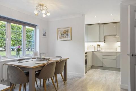 78 Hill View, Dorking, RH4 1SY