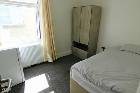 1 bedroom in a house share to rent, Lady Margaret Road, Southall