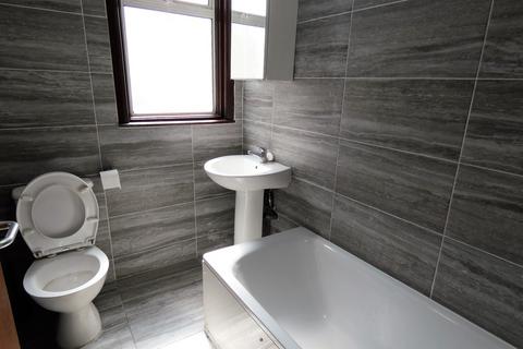 1 bedroom in a house share to rent, Lady Margaret Road, Southall