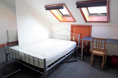 2 bedroom apartment to rent, Shepherds Bush Road, Hammersmith