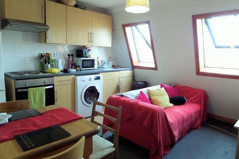 2 bedroom apartment to rent, Shepherds Bush Road, Hammersmith