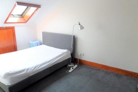 2 bedroom apartment to rent, Shepherds Bush Road, Hammersmith