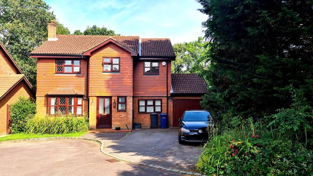 Bunch Way, Haslemere 4 bed detached house £825,000