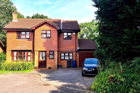 10 Bunch Way, Haslemere, GU27 1ER