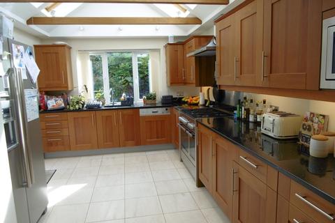 10 Bunch Way, Haslemere, GU27 1ER