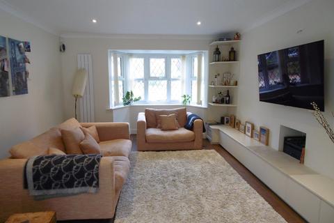 10 Bunch Way, Haslemere, GU27 1ER