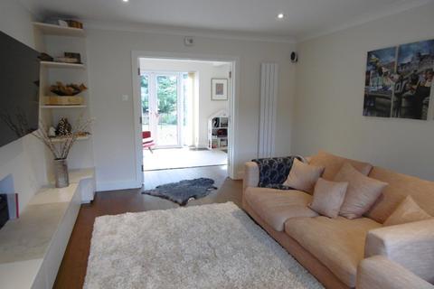 10 Bunch Way, Haslemere, GU27 1ER