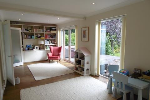 10 Bunch Way, Haslemere, GU27 1ER