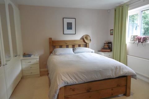 10 Bunch Way, Haslemere, GU27 1ER