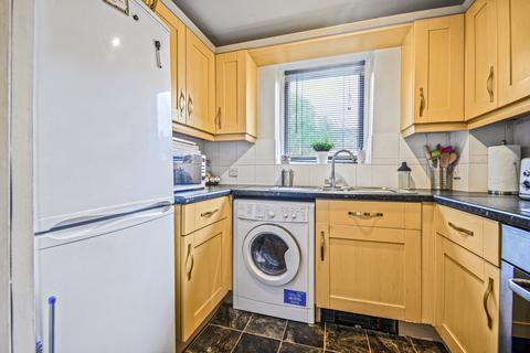 2 bedroom flat for sale - Warwick Close, Hornchurch, Essex, RM11