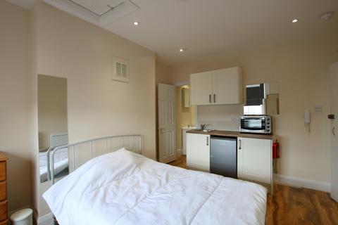 Studio to rent, Goldney Road, London, W9