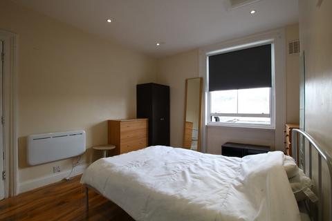 Studio to rent, Goldney Road, London, W9