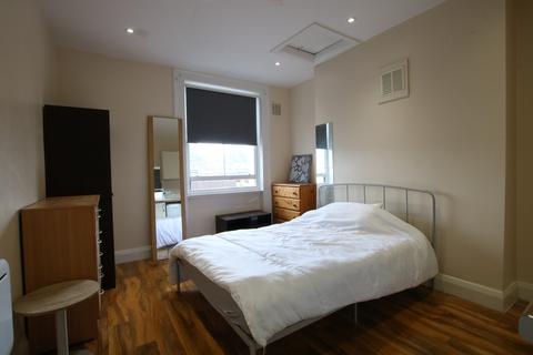 Studio to rent, Goldney Road, London, W9