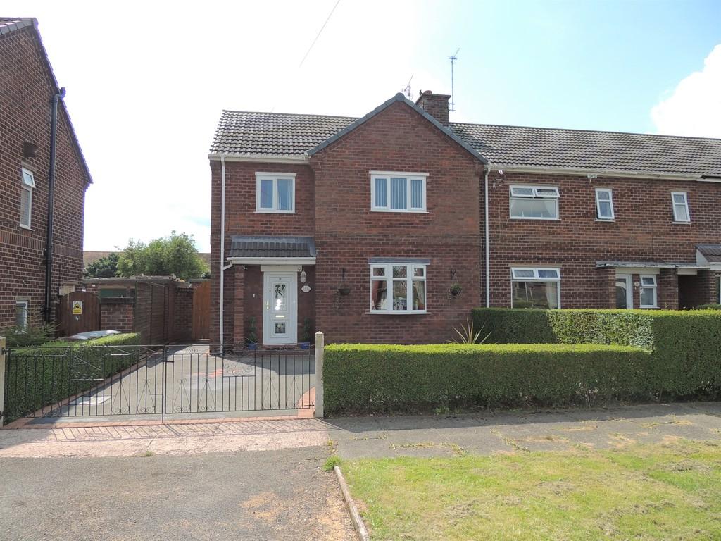 Moss Drive, Middlewich 3 bed end of terrace house £170,000