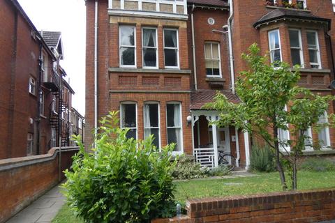 1 bedroom apartment to rent, De Parys Avenue, Bedford