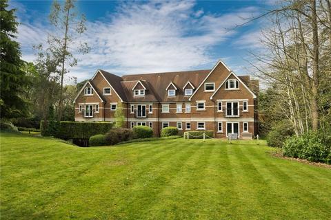 3 bedroom penthouse to rent, Lakewood, Portsmouth Road, Esher, Surrey, KT10