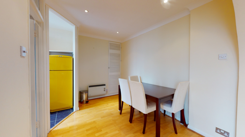 Viscount Court, Pembridge Villas... 1 bed flat £1,800 pcm (£415 pw)