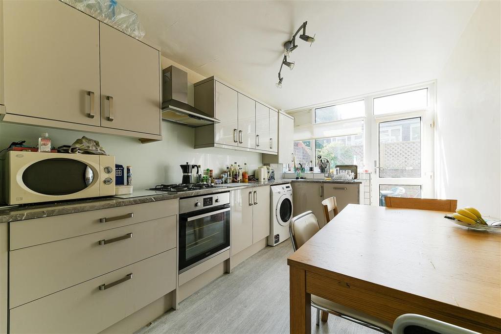 Blincoe Close, London 3 bed maisonette - £475,000