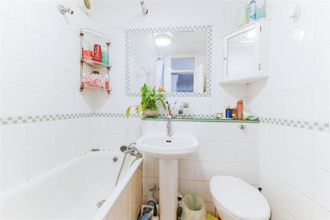 23 Blincoe Close, London, SW19 5PP