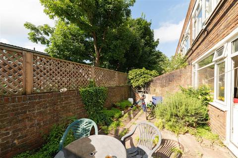 23 Blincoe Close, London, SW19 5PP