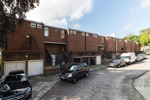23 Blincoe Close, London, SW19 5PP